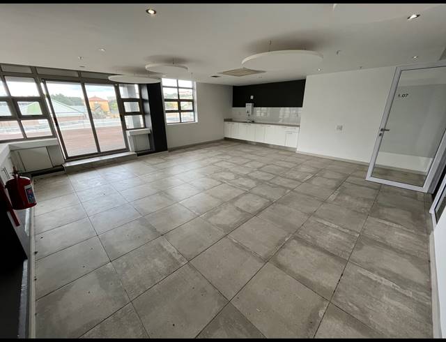687M² BUSINESS TO LET IN WOODSTOCK